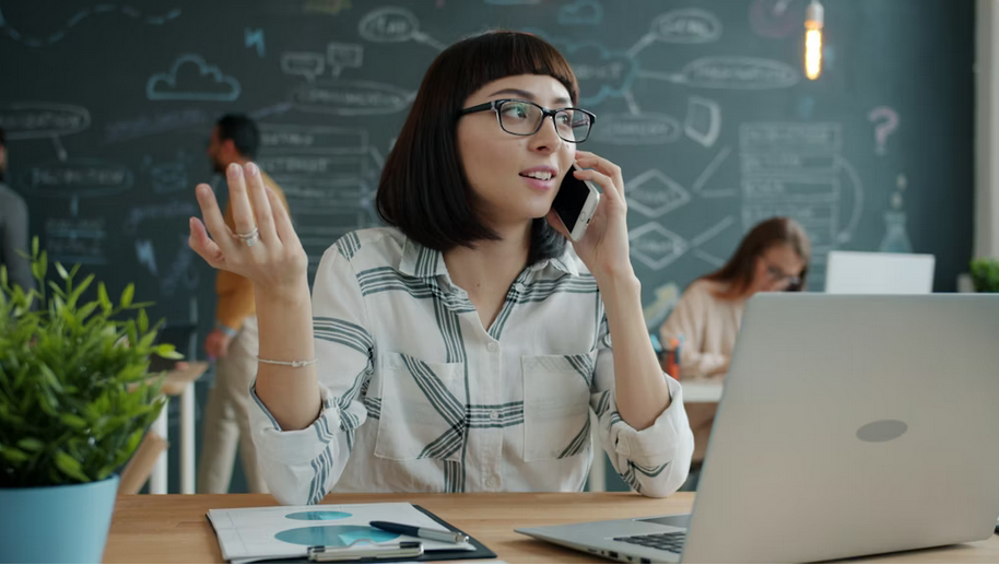 Answering Services in the Cloud Era: Scalable, Smart, and Seamless